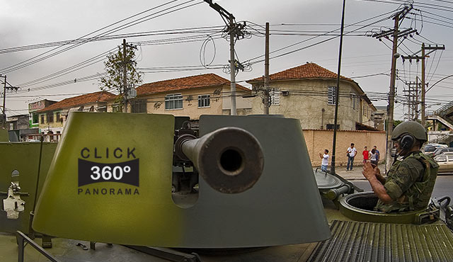 Click na imagem e veja um dos blindados da Marinha que levou policiais do BOPE para dentro da favela da Vila Cruzeiro, em foto 360 graus do AYRTON, especialista e pioneiro no Brasil da tecnica de fotografia panoramica imersiva e de Little Planets
